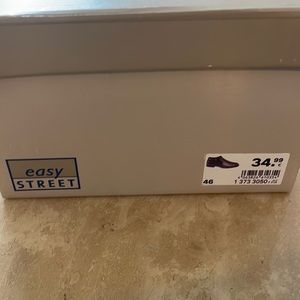 Easy Street Mens shoes 46 size12 very comfortable brand new.